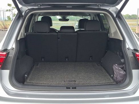 Used 2022 Volkswagen Tiguan SE AWD/4WD image 25