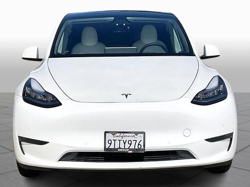 Used 2021 Tesla Model Y Long Range image 4