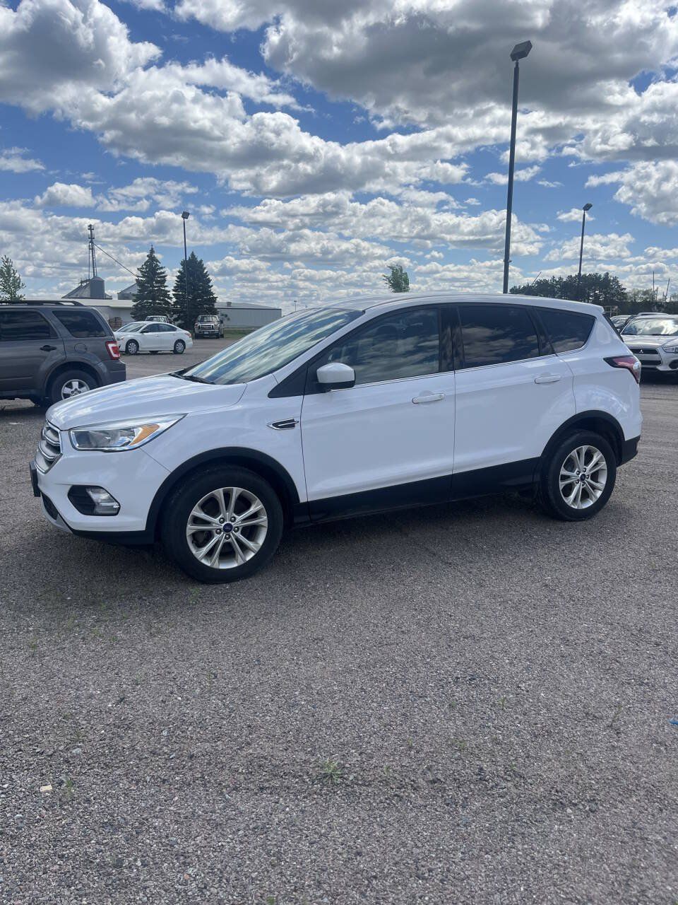 Used 2017 Ford Escape SE AWD/4WD image 2