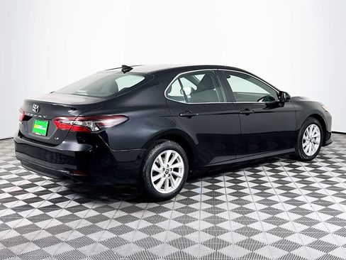 Used 2021 Toyota Camry LE image 10