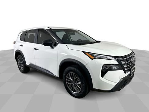 Used 2024 Nissan Rogue S AWD/4WD image 2