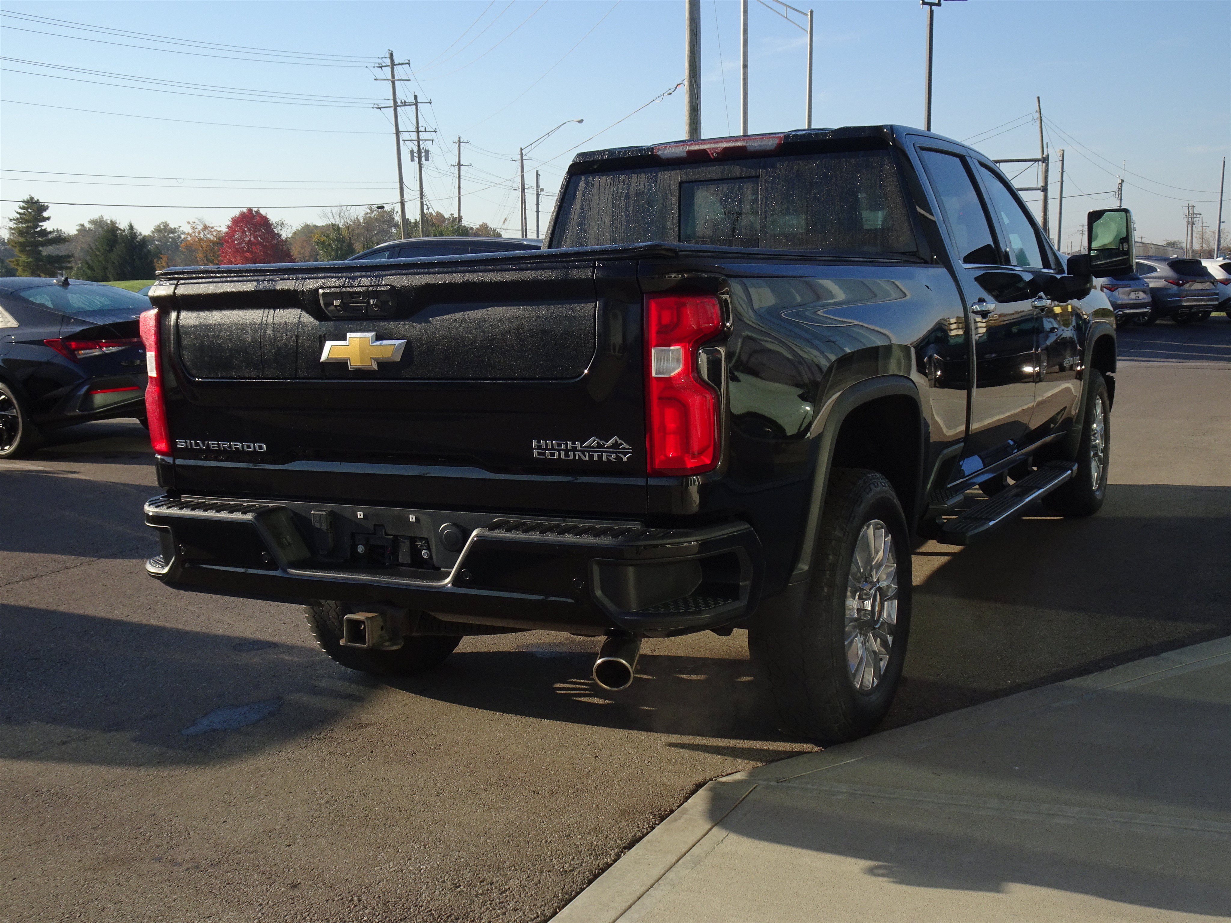 Used 2022 Chevrolet Silverado 2500 High Country w/ LPO, Dark Essentials Package AWD/4WD image 6