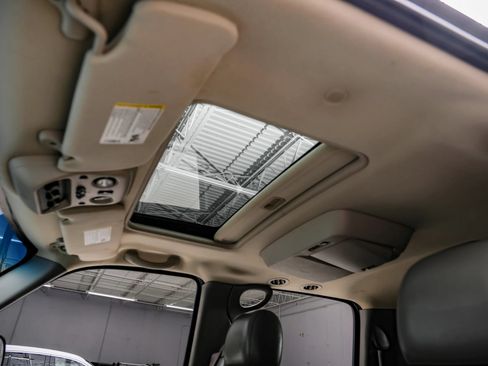 Used 2006 Chevrolet Suburban LT w/ Preferred Equipment Group RWD image 4