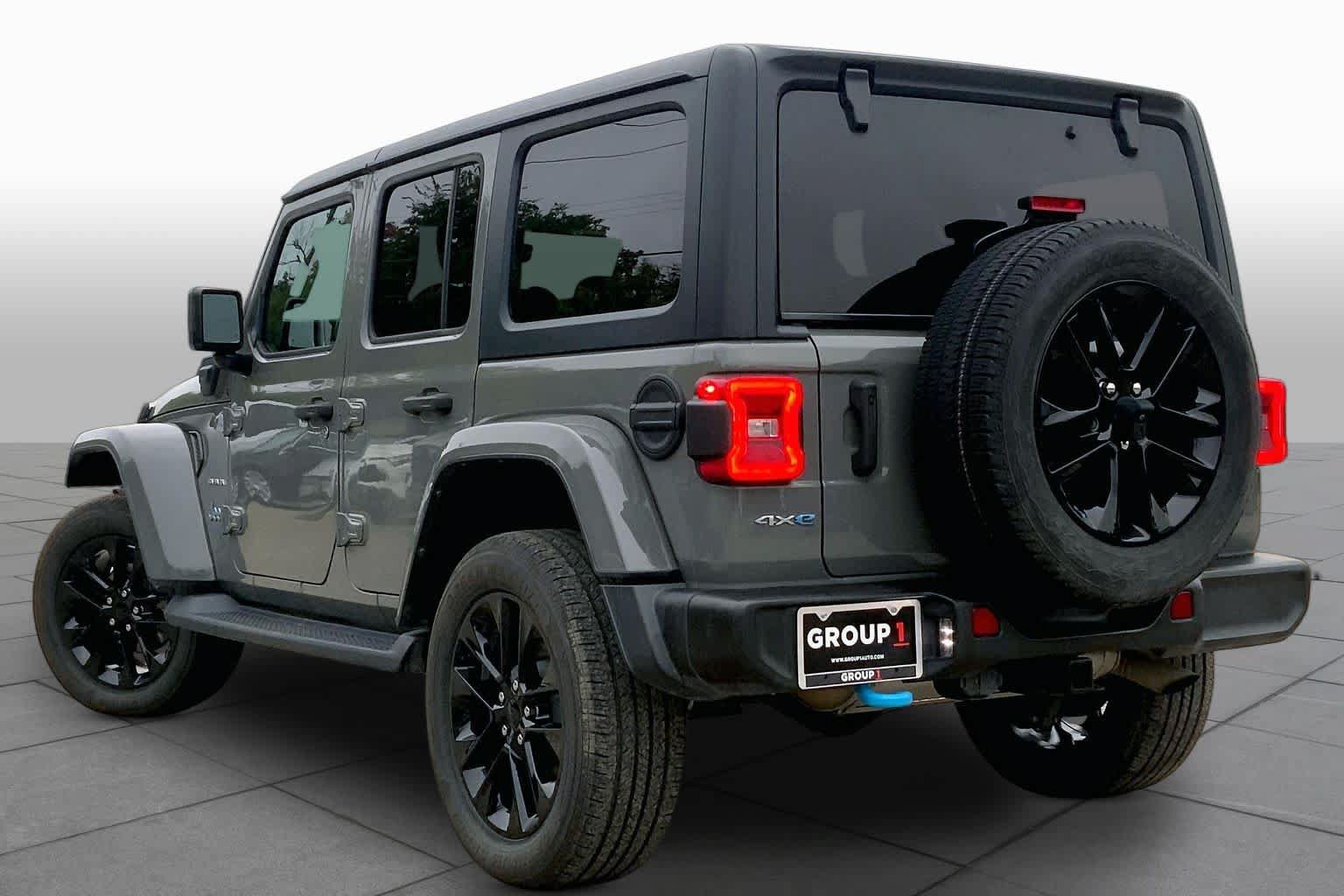 Used 2023 Jeep Wrangler Unlimited Sahara w/ Cold Weather Group AWD/4WD image 12