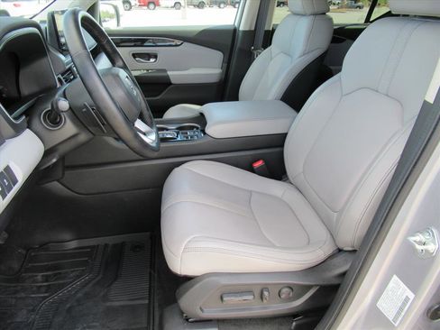 Used 2023 Honda Pilot Touring image 18