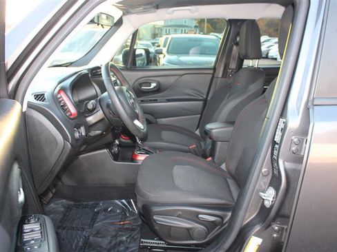 Used 2020 Jeep Renegade Trailhawk image 11