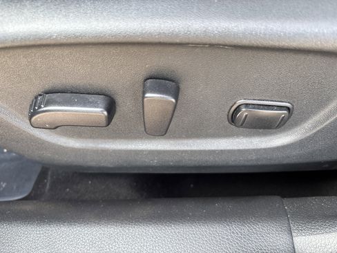 Used 2020 Nissan Rogue SV image 16