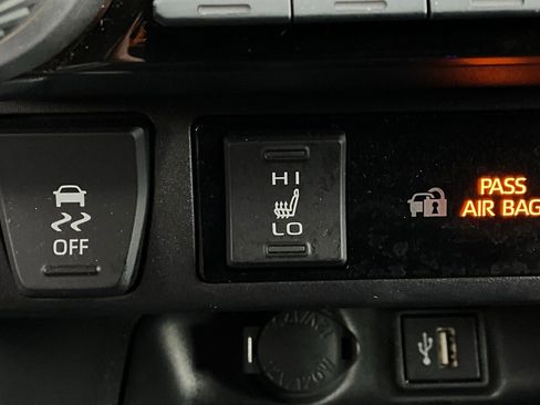 Used 2025 Toyota RAV4 XLE image 28