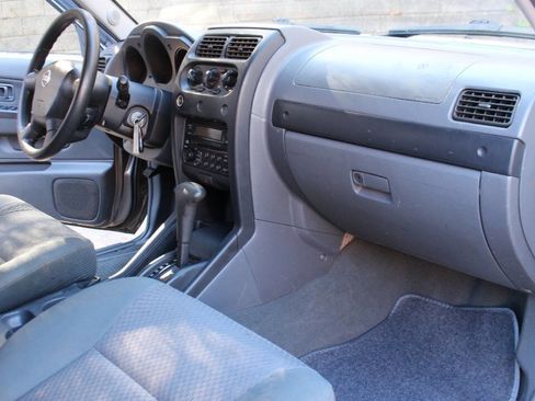 Used 2004 Nissan Xterra XE image 19