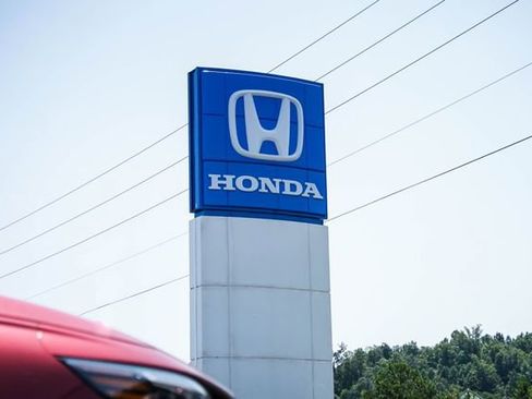 Used 2018 Toyota RAV4 XLE image 7