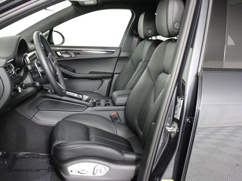 Certified 2026 Porsche Macan AWD/4WD image 5