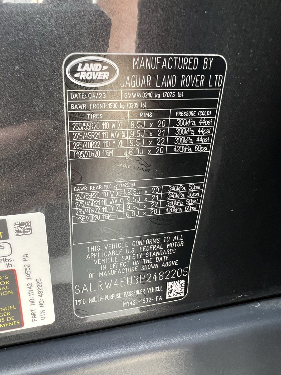 Used 2023 Land Rover Discovery Metropolitan Edition AWD/4WD image 36