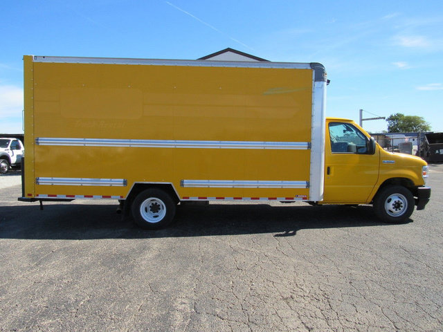 Used 2022 Ford E-350 and Econoline 350 Super Duty RWD image 2