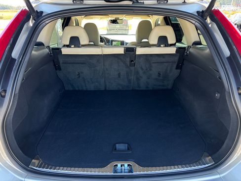 Used 2017 Volvo XC60 T6 Dynamic w/ Preferred Option Package image 22