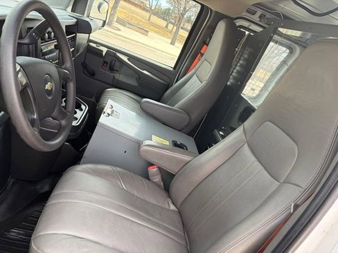 Used 2013 Chevrolet Express 2500 RWD image 16