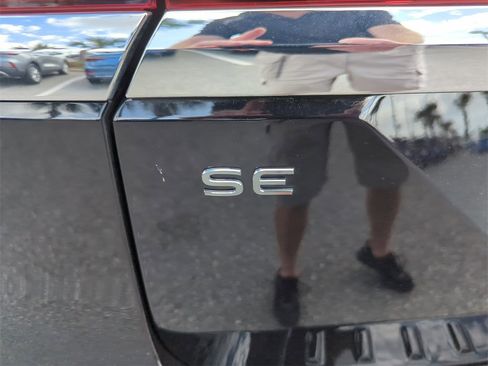 Used 2025 Volkswagen Atlas SE image 45