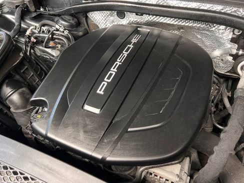 Used 2019 Porsche Macan AWD/4WD image 34