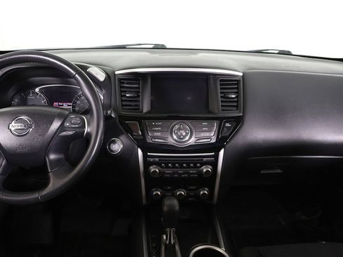 Used 2019 Nissan Pathfinder SV image 36