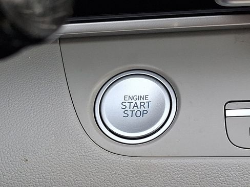 Used 2023 Hyundai Elantra Limited image 26