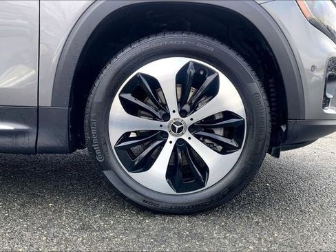 Used 2025 Mercedes-Benz GLB 250 4MATIC image 9