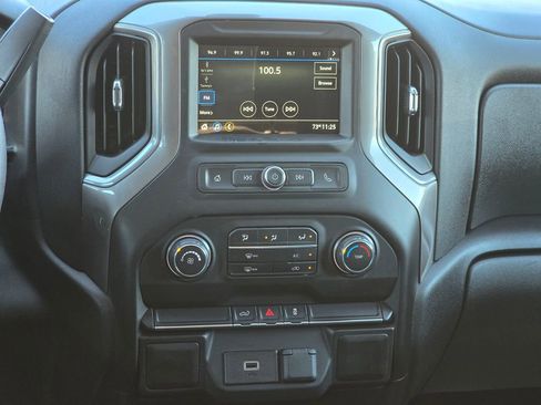 Used 2019 Chevrolet Silverado 1500 Custom w/ Custom Convenience Package image 33