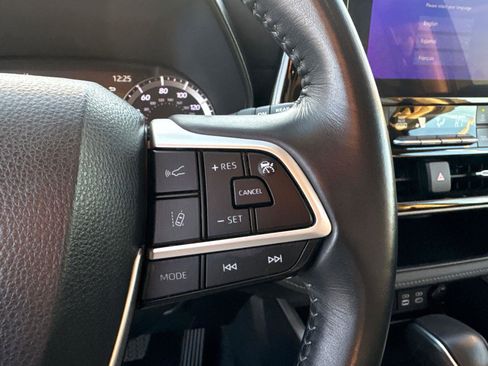 Certified 2023 Toyota Highlander LE image 22