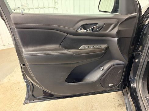 Used 2019 GMC Acadia SLT image 17