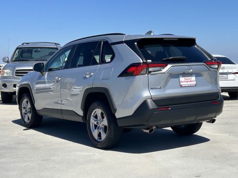 Certified 2025 Toyota RAV4 XLE FWD image 5