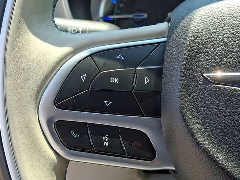Used 2018 Chrysler Pacifica Limited w/ Advanced Safetytec Group FWD image 21