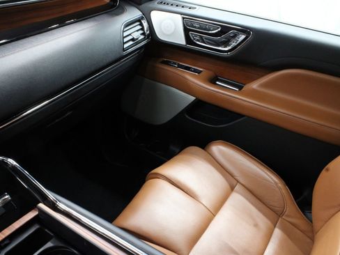Used 2019 Lincoln Navigator Reserve AWD/4WD image 33