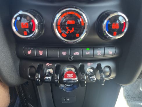 Used 2022 MINI Cooper 4-Door Hardtop FWD image 22
