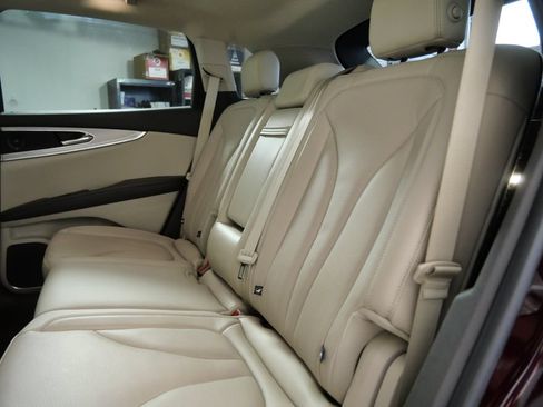 Used 2019 Lincoln Nautilus Reserve AWD/4WD image 13