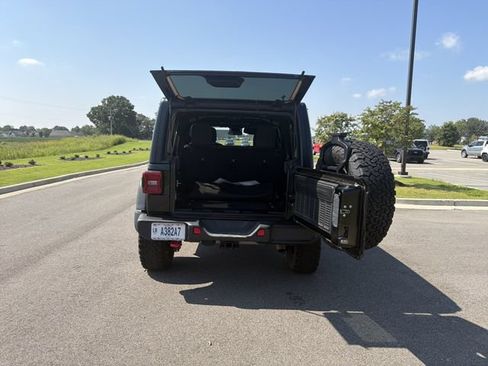Used 2025 Jeep Wrangler Unlimited Rubicon AWD/4WD image 17