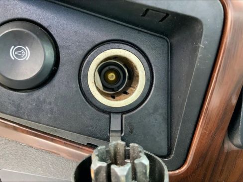 Used 2015 Ford F250 Lariat w/ Chrome Package image 31