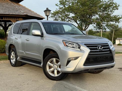 Used 2015 Lexus GX 460 w/ Comfort Package image 3