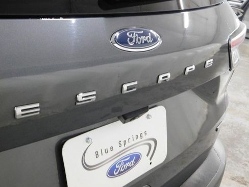 Used 2022 Ford Escape SEL w/ Technology Package image 5