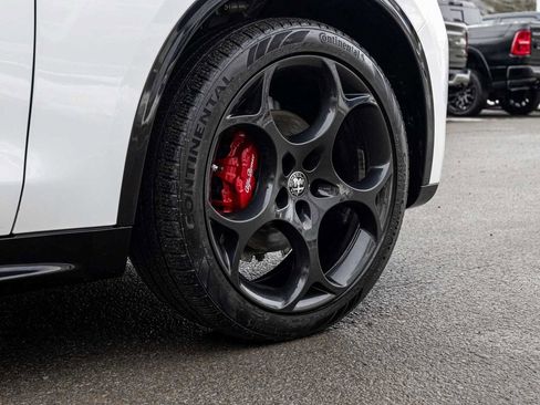 Used 2024 Alfa Romeo Stelvio Veloce image 10