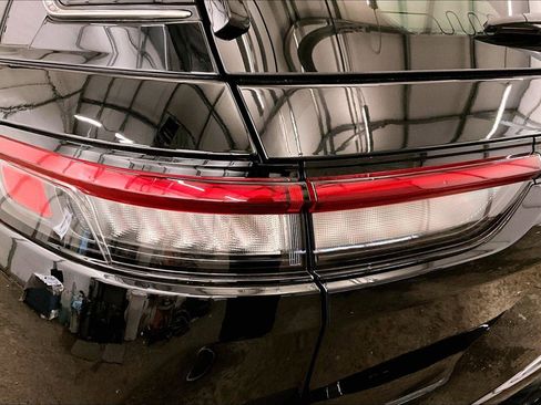 Used 2023 Jeep Grand Cherokee Laredo image 28