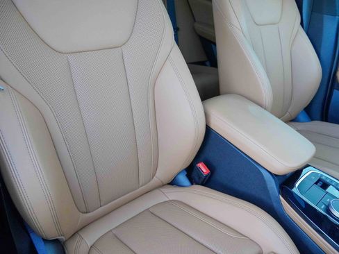 Certified 2025 BMW X4 xDrive30i image 13