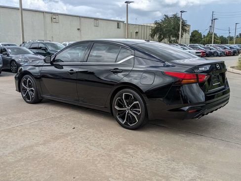 Used 2024 Nissan Altima 2.5 SR w/ SR Premium Package FWD image 8