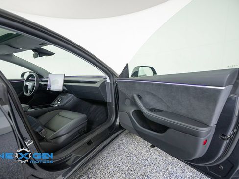 Used 2025 Tesla Model 3 Long Range AWD/4WD image 36