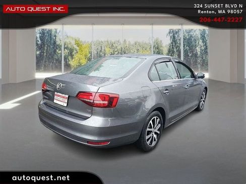 Used 2017 Volkswagen Jetta SE image 5