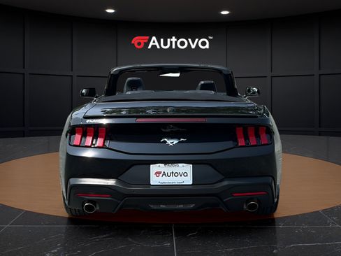 Used 2025 Ford Mustang Premium RWD image 4