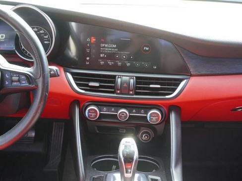 Used 2020 Alfa Romeo Giulia RWD image 14