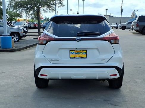 Used 2023 Nissan Kicks SR w/ SR Premium Package FWD image 6