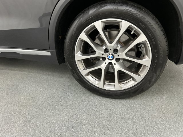 Used 2023 BMW X5 xDrive40i w/ Premium Package AWD/4WD image 5