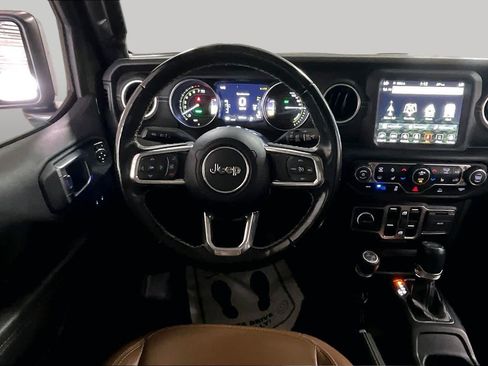 Used 2022 Jeep Wrangler Unlimited Sahara w/ Cold Weather Group AWD/4WD image 6