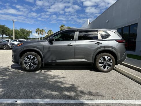 Used 2022 Nissan Rogue SV FWD image 5