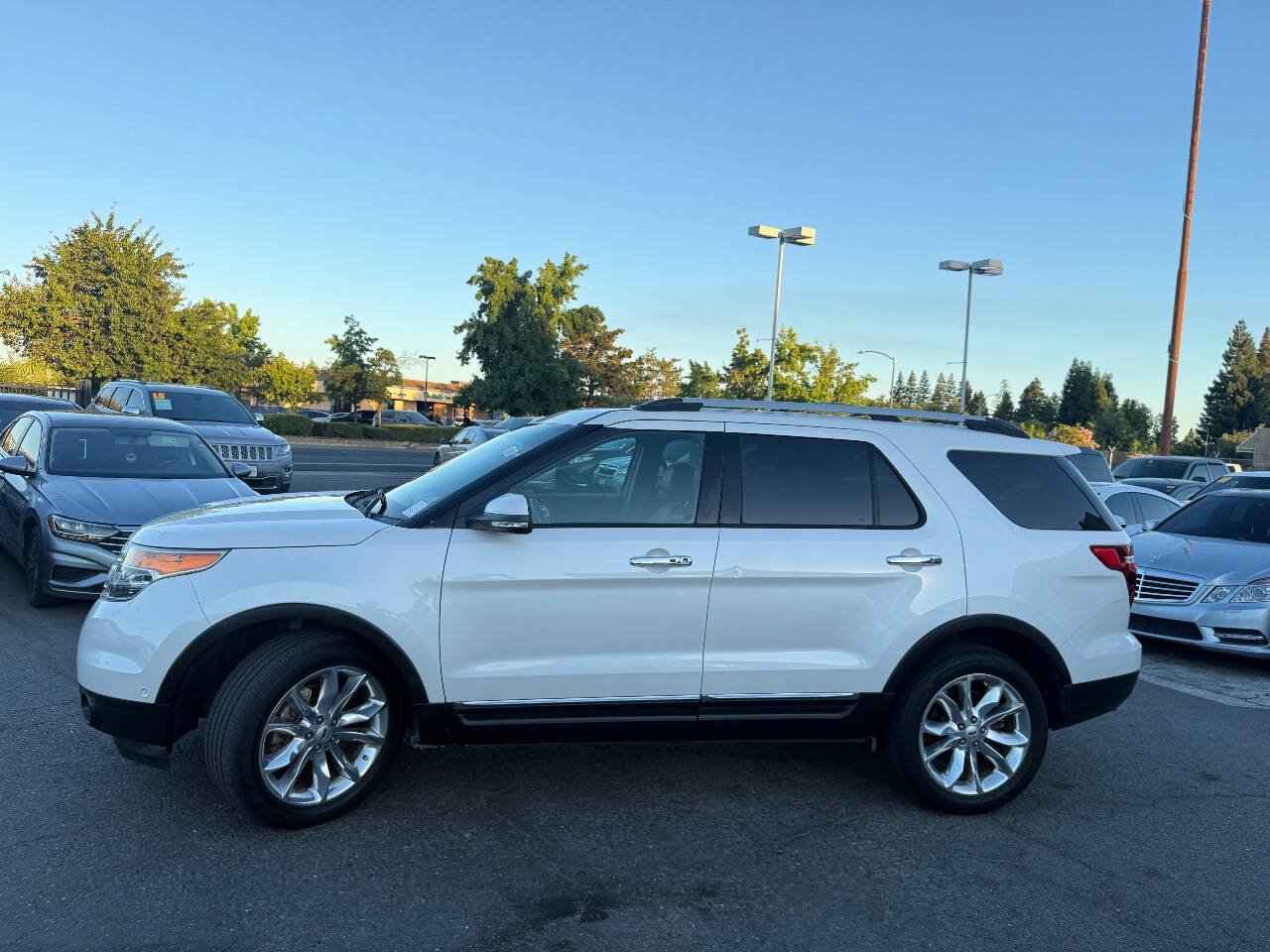 Used 2015 Ford Explorer Limited w/ Equipment Group 302A AWD/4WD image 5