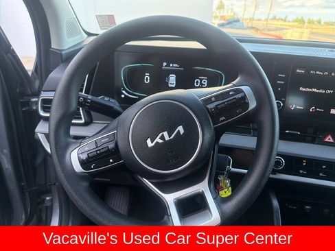 Used 2025 Kia Sportage LX FWD image 14